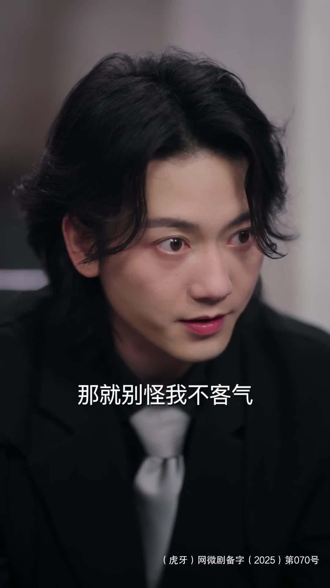 隐忍三年被欺辱，母亲亮身份后，全家族跪了
