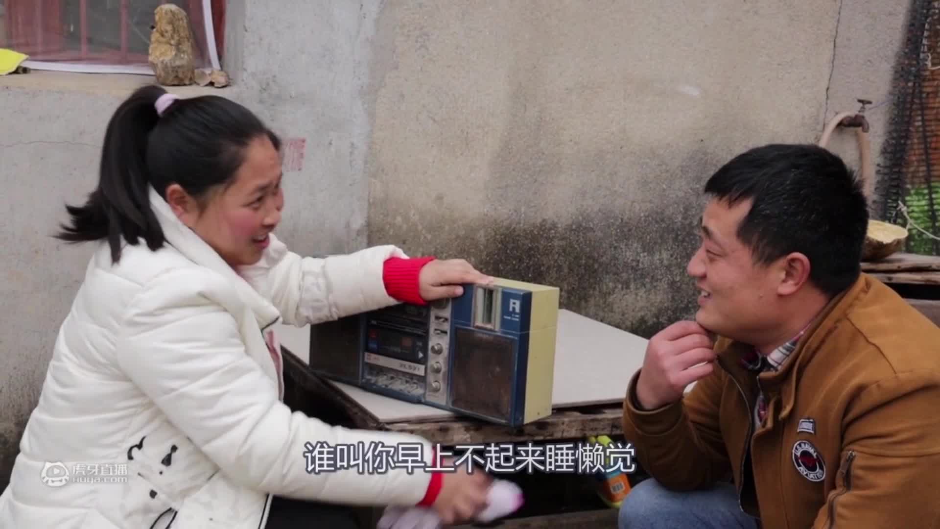 胖妹在家又开荤，铁锅炖7斤重大鹅，表哥直接上手啃，真香啊