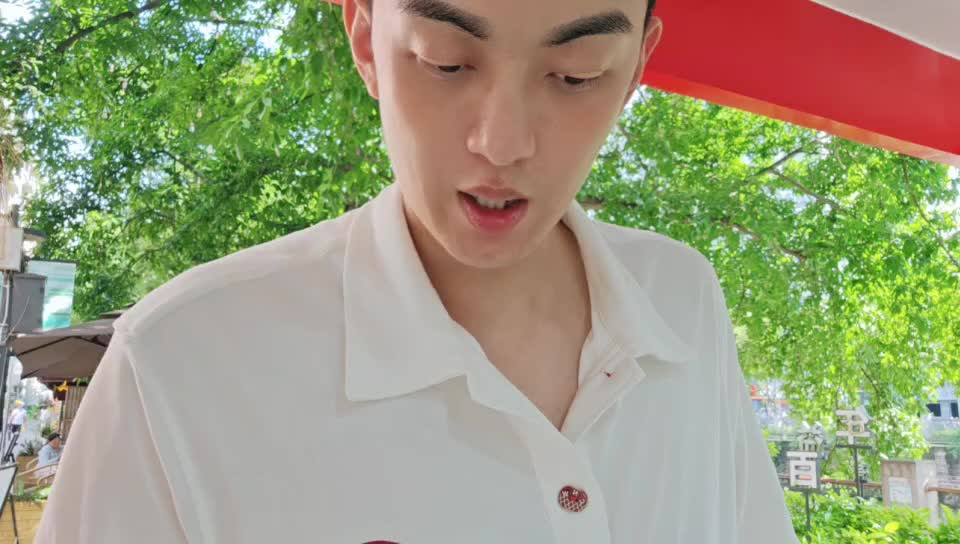 闺蜜出行。