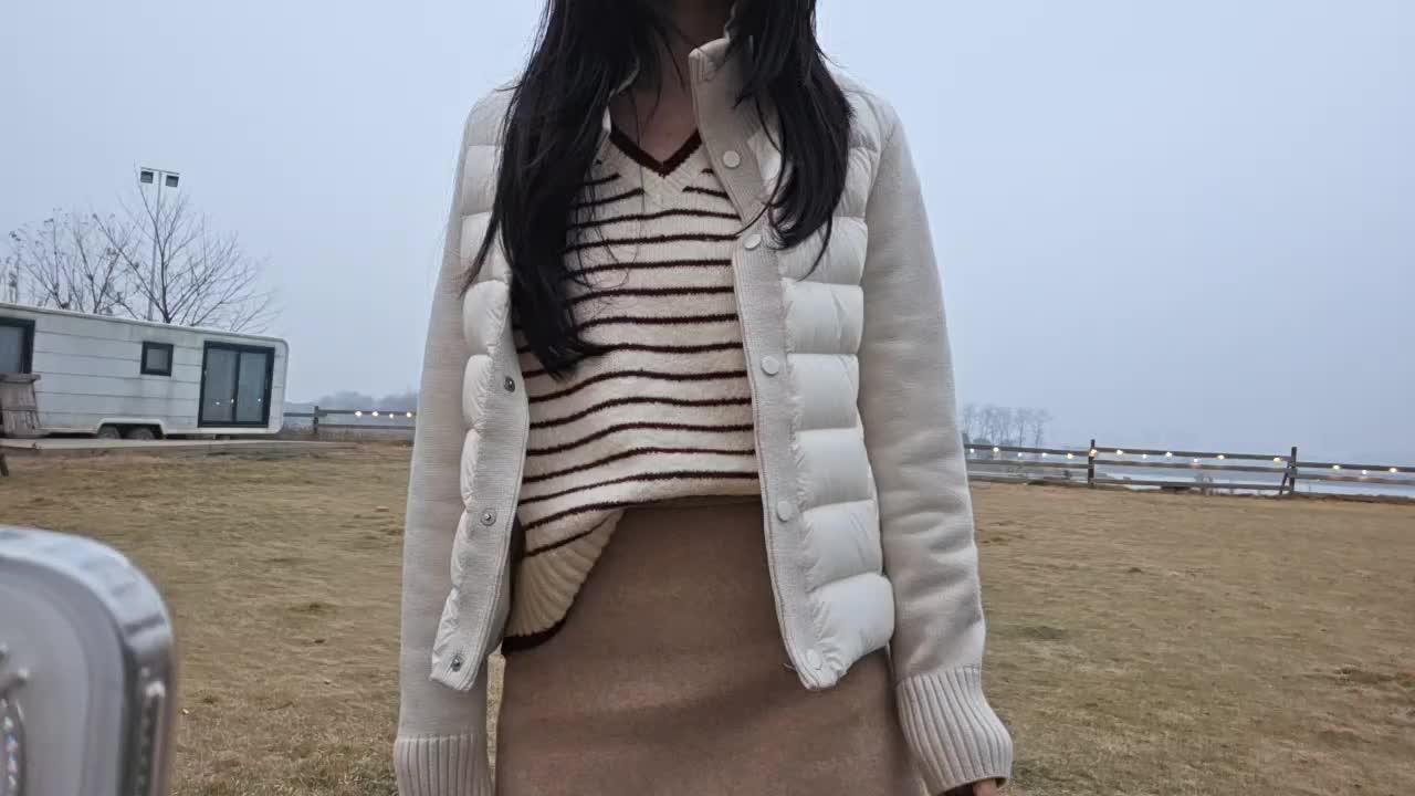 跟四个美女户外露营做饭