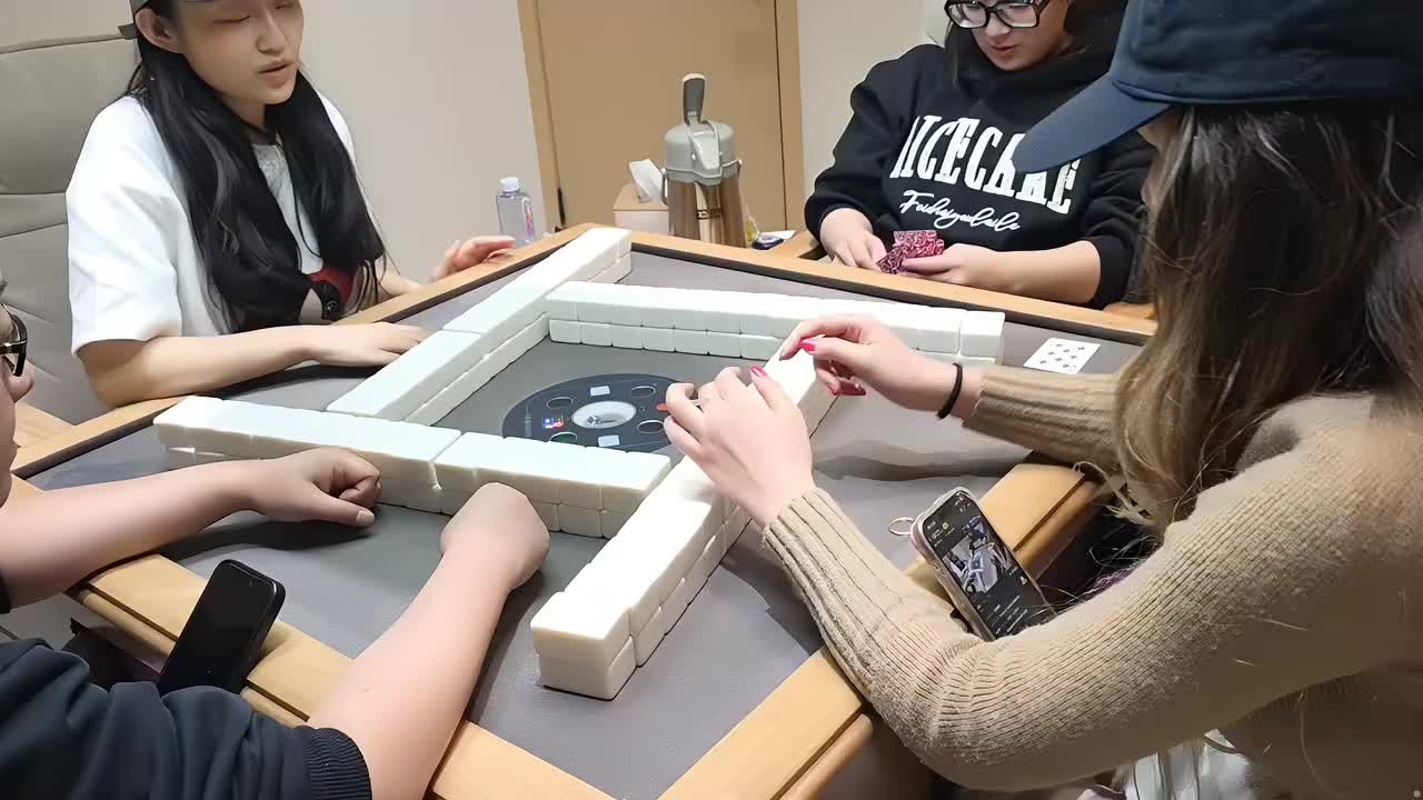 虎牙APP在直播间看最久的一位送一万