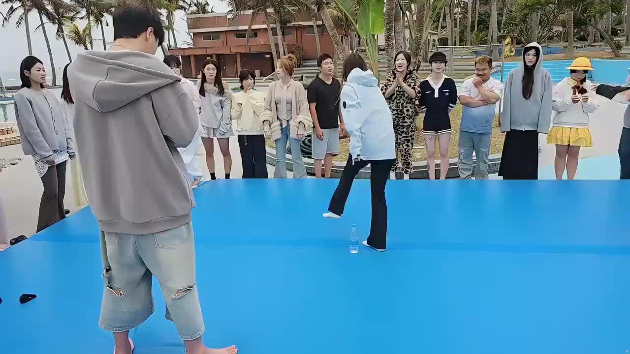 报告:带主播玩游戏